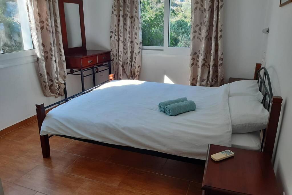 Villa Sunrise With Stunning Views And Private Pool Katokhorion  Exterior photo